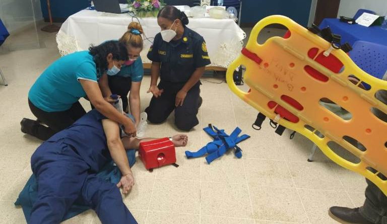Los centros educativos públicos de Elda dispondrán de un dispositivo de  emergencia para casos de asfixia por atragantamiento