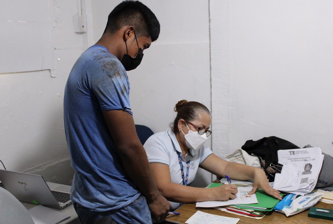 Trabajadores Bananeros Satisfechos Con Afiliación De Sus Familiares En Trabajadores Bananeros Satisfechos Con Afiliación De Sus Familiares En