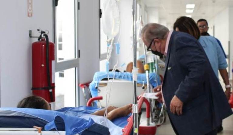 Director general inspecciona atención en el servicio de urgencias del hospital Rafael Hernández