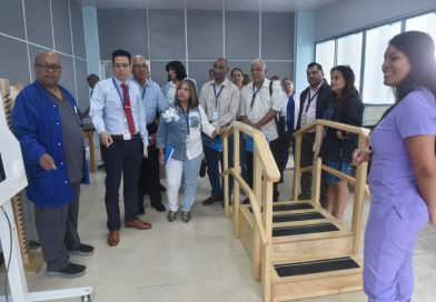 Comisión de Salud verifica atención en la policlínica de Calidonia