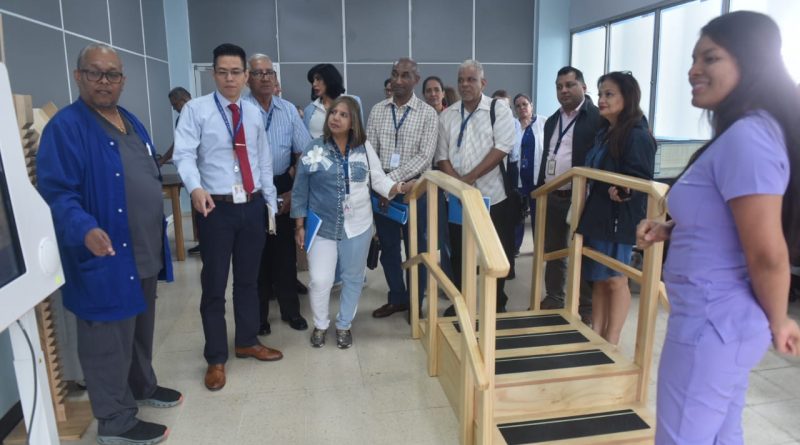 Comisión de Salud verifica atención en la policlínica de Calidonia