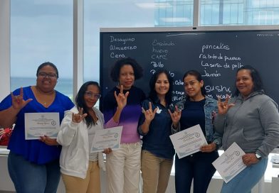 Enfermeras del Hospital Susana Jones Cano se capacitan en lenguaje de señas Enfermeras del Hospital Susana Jones Cano se capacitan en lenguaje de señas